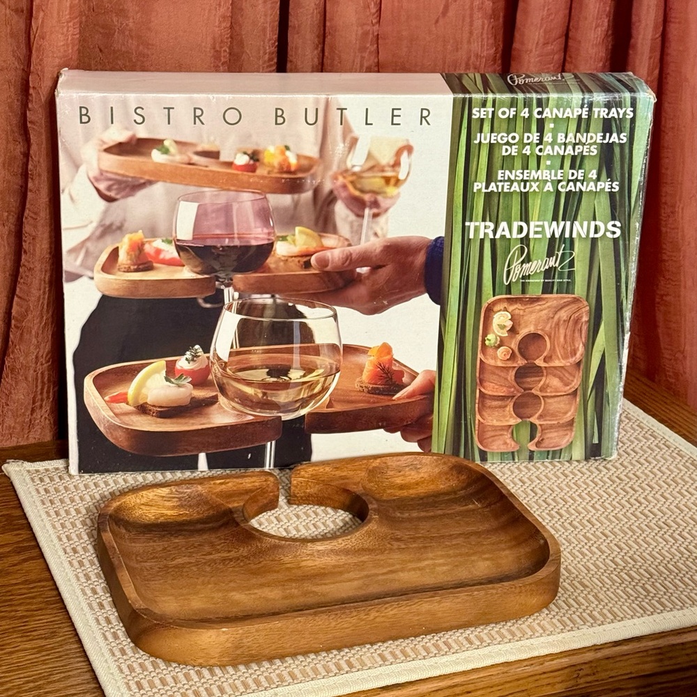 Set of 4 canapé trays.